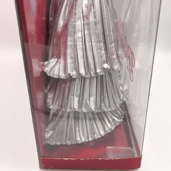 2008 20th Anniversary Holiday Barbie - Picture 9 of 12